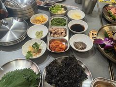 -围炉肉舍•炭烤活鳗•丹东海鲜烤肉(步行街店)