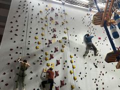 -山之巅攀岩馆(太古城店)