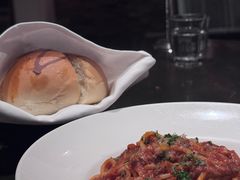 传统肉酱意面配黑椒牛排-食间牛排(重庆路万达店)