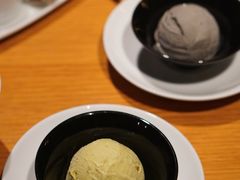 黑芝麻冰淇淋-新荣记(西溪湿地店)