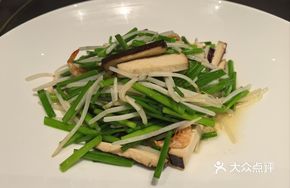 Stir-Fried Leek Flowers with Dried Shrimp