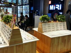 -MiRi眼镜连锁·蔡司·尼康控优点合作店(莘庄店)