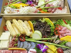 -山野的朋友露营炭火烤肉