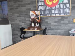 用餐区-麦当劳(松江南乐得来速店)