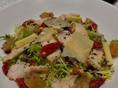 焦糖核桃梨子与多种芝士鸡肉沙拉-娜娜家·Nana's restaurant(国金汇店)