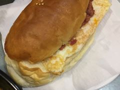 招牌咸牛肉芝士猪仔包-华嫂冰室(尖沙咀店)