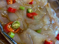 水捞拉皮-东来菜馆•手抓海鲜家常菜•海鲜锅贴(鸽子窝店)