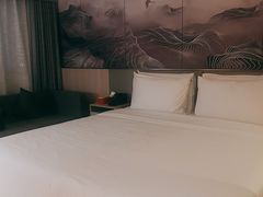 -深圳龙华大浪商业中心亚朵X酒店