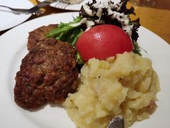 兰特伯爵自制猪肉肠配酸菜、土豆-兰特伯爵西餐厅·啤酒屋(方庄店)