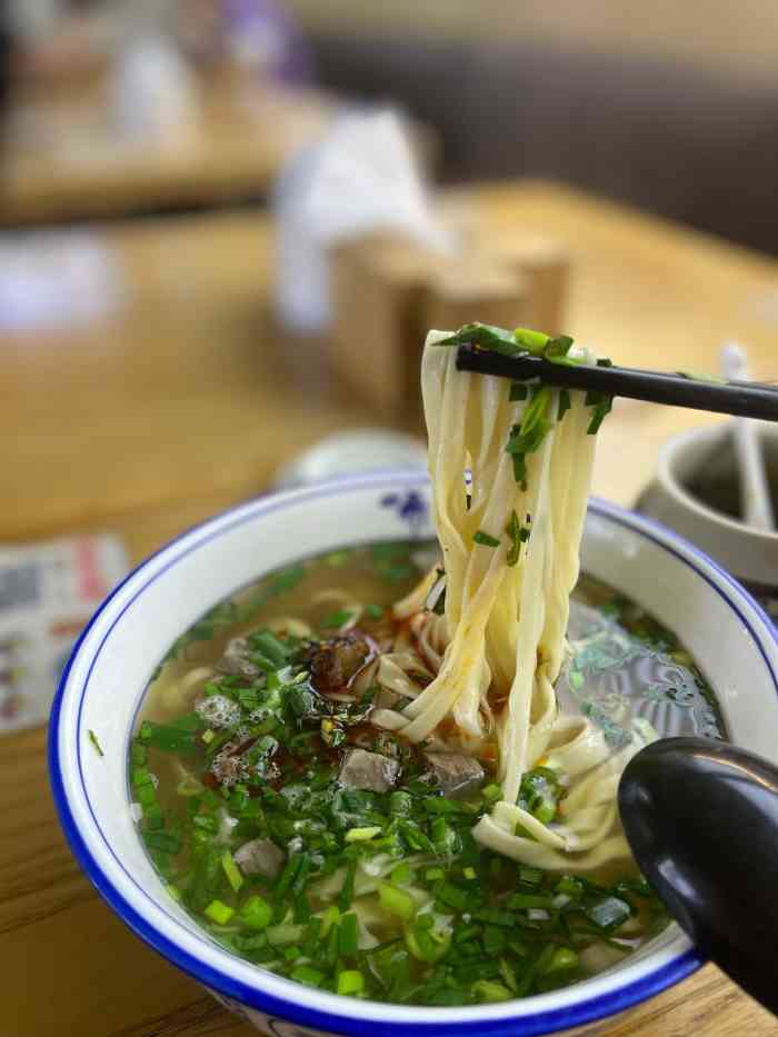 唏嘛香牛肉面(体育场路店)-"同事推荐说是没吃过,前几天中饭就约着一