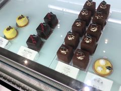 -UNI UNI(环亚凯瑟琳店)