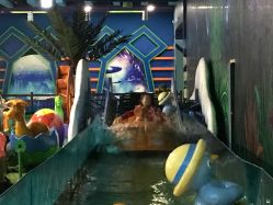 -维佳童话镇演出现场(徐东店)