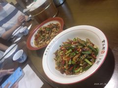 -富正毅三下锅·湘西韵味(天门山索道店)