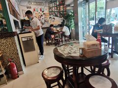 大堂-广信牛奶甜品世家(台东店)