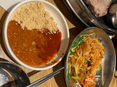 -江南猪肉商会无限续吃(弘大店)