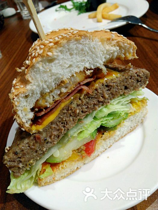 拉亚汉堡经典餐厅(银河国际店)牛肉培根汉堡图片 - 第2837张