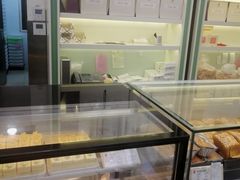 面包甜点陈列柜-上海哈尔滨食品厂(淮海中路店)