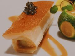 鱼子酱配脆皮烤乳猪-广州文华东方酒店·江-由辉师傅主理