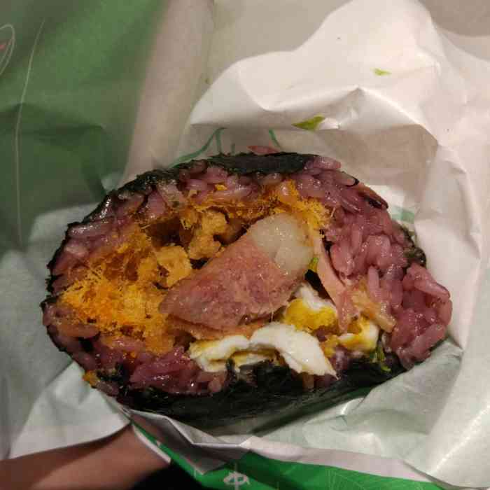 小弄堂饭团(魏公村店)-"一个饭团二十几块钱吧味道口感都挺好的 .