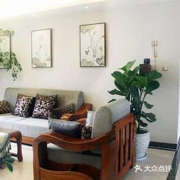 今日分享老公嫌弃我贪便宜买顶楼,装修完看到空中花园