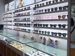 -视野联行眼镜•蔡司•依视路(温江店)