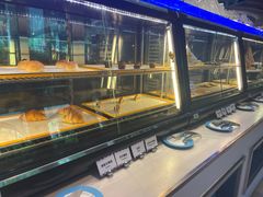 面包甜点陈列柜-帝企鹅自助餐厅•儿童岛•真企鹅(长隆企鹅酒店)