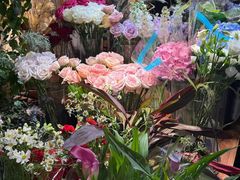 -何兮花店·气球派对鲜花店(马桥银春路万科城店)