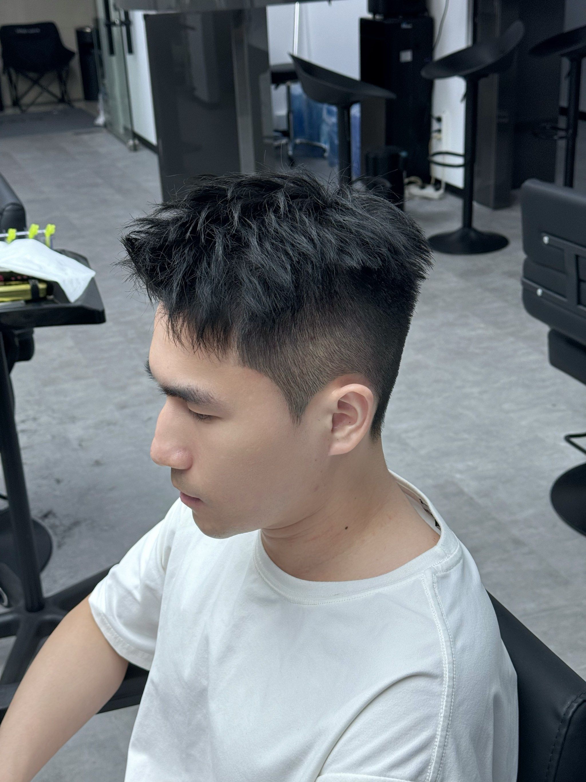 阳光型男的头发就不能留太长