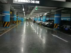 -白玉兰广场停车场