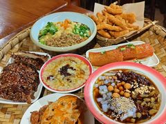 -爆炸头阿姨小四川正宗川味小吃(无任何分店)