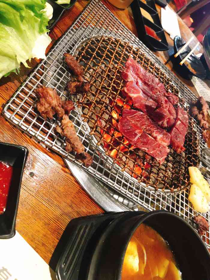 8号仓库烤肉名家(总店)-"在净月吃烤肉一定回来8号仓库.他家一楼是.