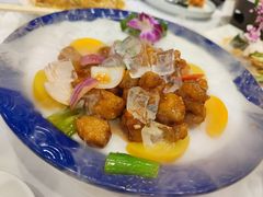 冰镇蜜桃猪颈肉-山泉公馆酒家(广州东站店)