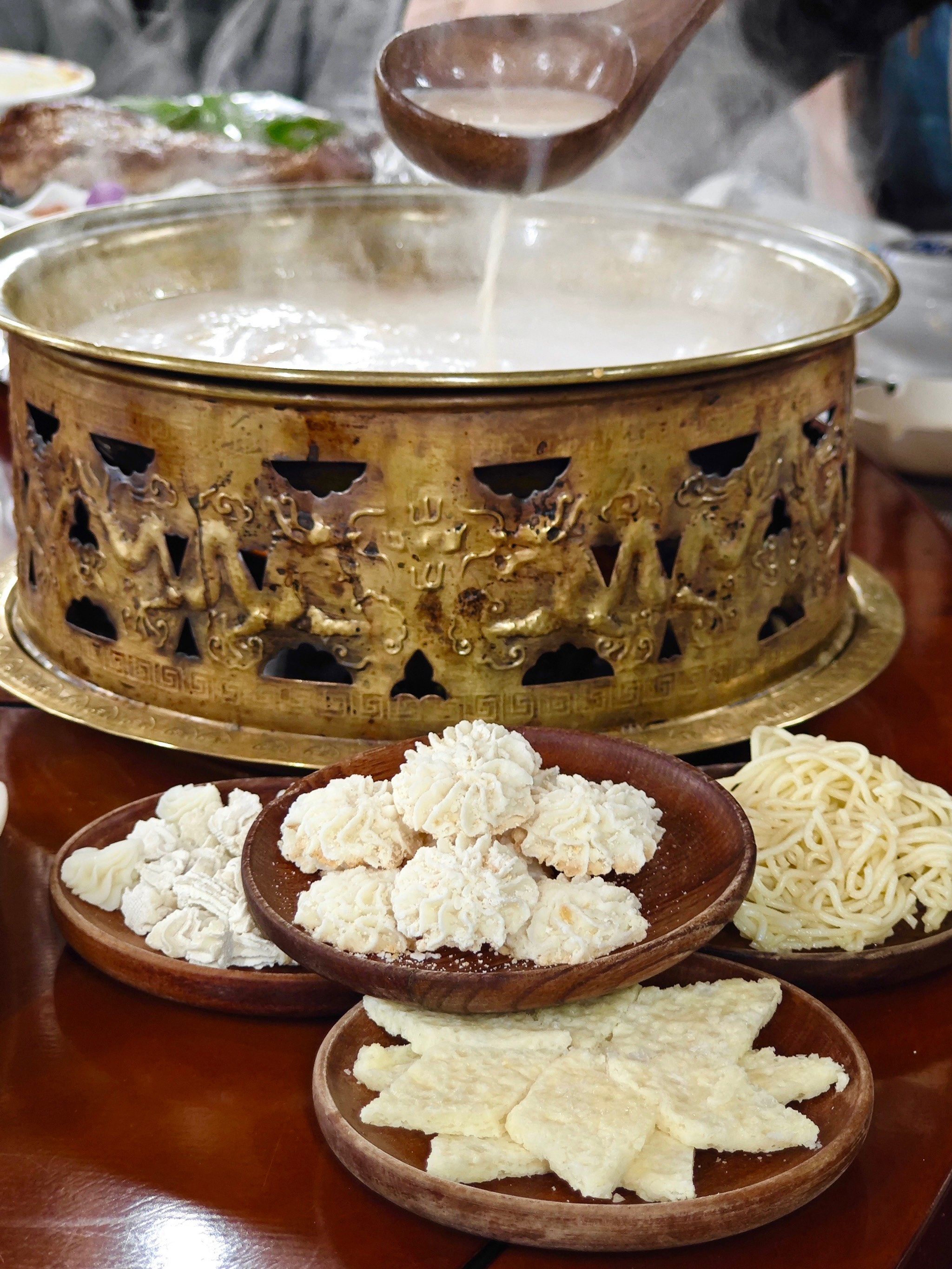 地道蒙餐城中草原独属于包头人的浪漫