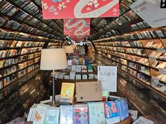 -钟书阁(珍园店)