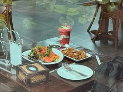 -Chom Cafe and Restaurant