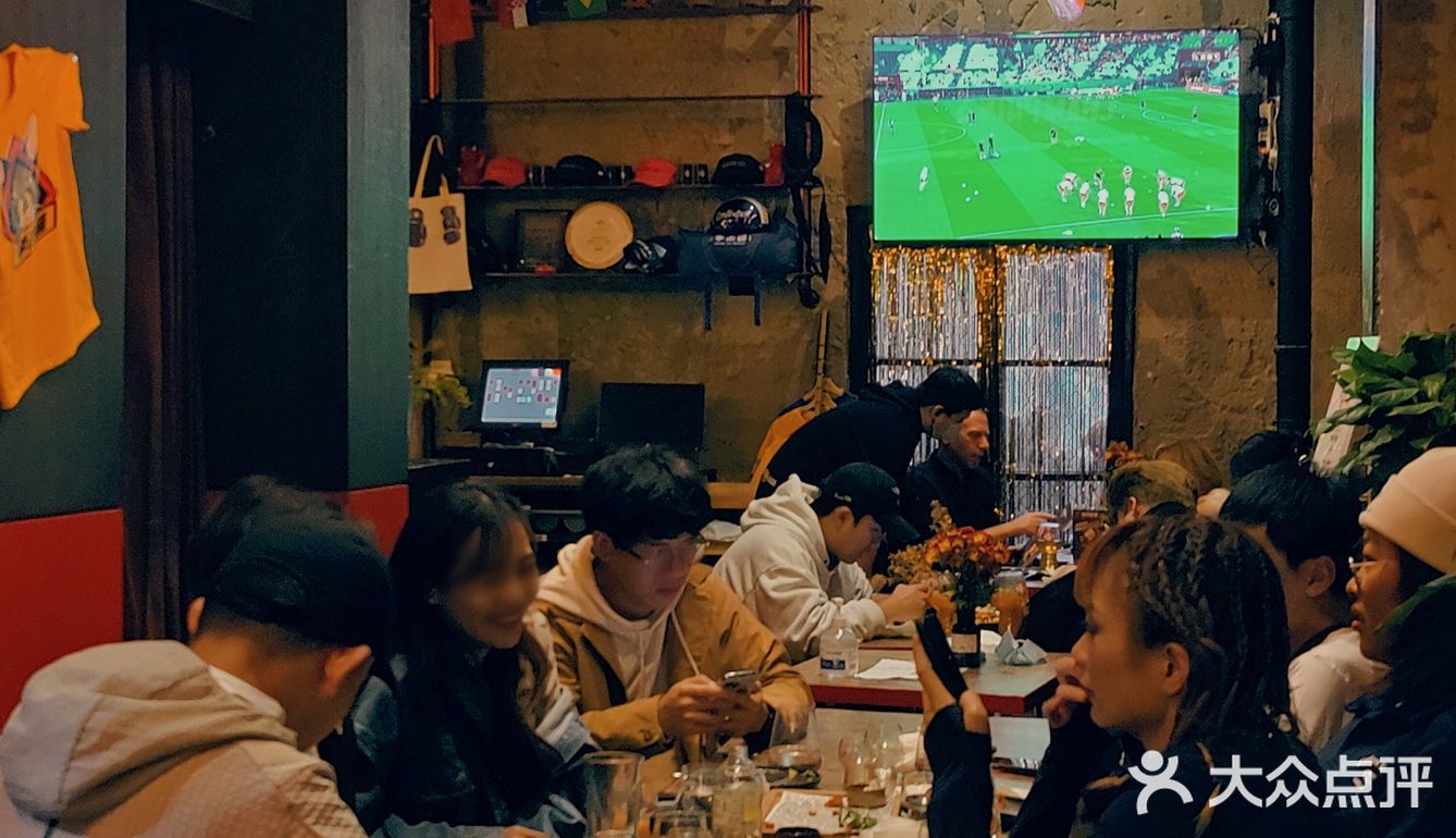 看⚽还得去老牌酒吧，不用人头费也不用订金，不做大冤种！