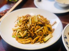 韭黄炒香干-大牌大·传统杭帮菜(湖滨店)