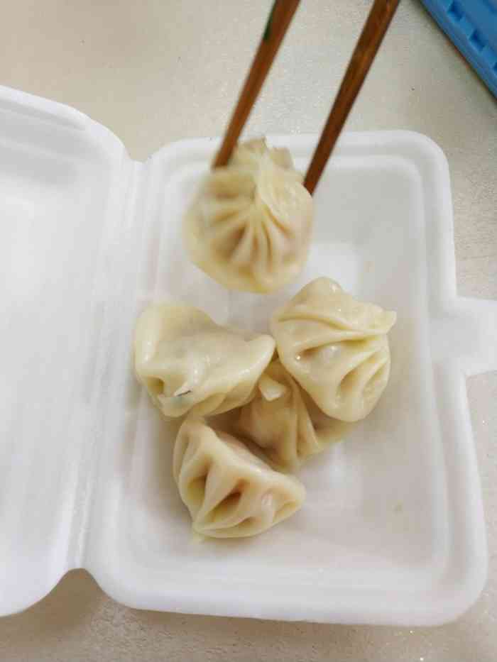 打分 灌汤包 味道·可以,小笼包也不错 都是六元一笼