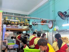 -Bánh Mì Huynh Hoa