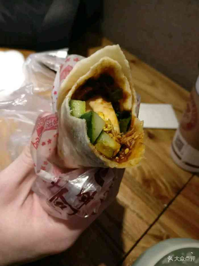 阿哥卤肉卷-"本以为开了这么久屹立不倒应该还是很正宗很.