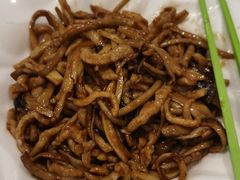 鲜茶树菇炒肉丝-马凯餐厅(地安门店)