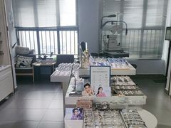 -视野联行眼镜•蔡司•依视路(温江店)