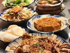 -Cuc Gach Quan Restaurant