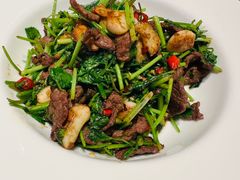 香菜炒牛肉-桂满陇·手作小笼包&江南叫花鸡(中山公园店)