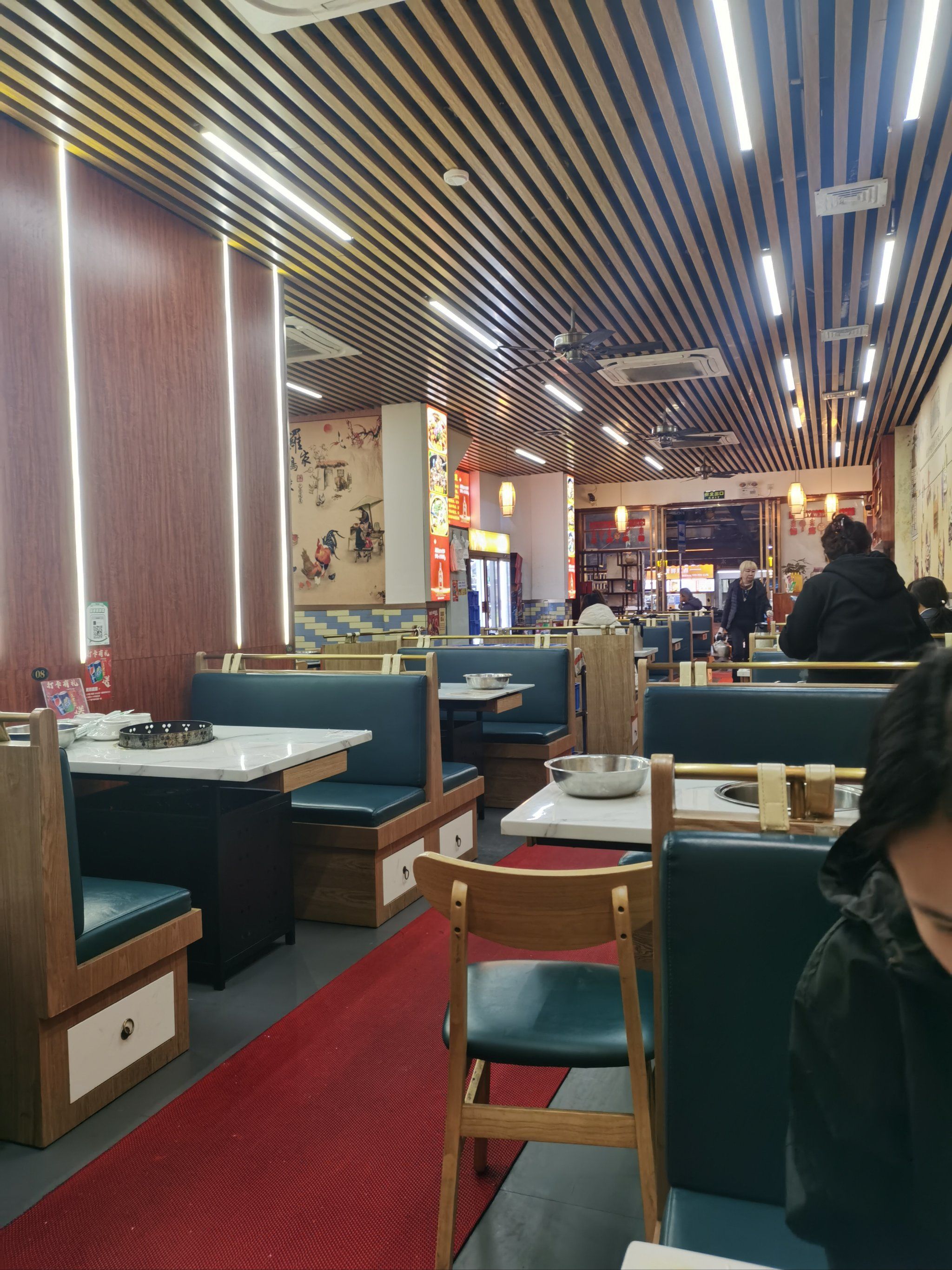 环境很不错,味道很好,肉很鲜嫩,服务一流