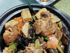 东山羊-范饭椰林川湘味海鲜·椰子鸡(三亚湾椰梦长廊店)