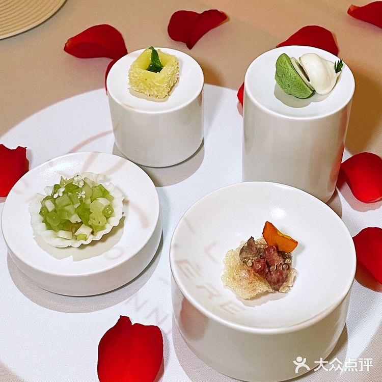 足够让我开心一整年的庆生宴，就在蘭頌餐厅🎂