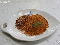随烧烤一起上的小料-丰茂烤串(建设街店)
