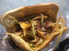 卤肉锅盔-盔盔仔方酥锅盔(什字上街店)