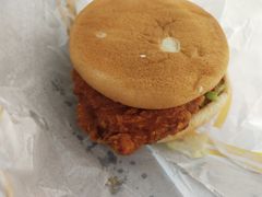 小炒肉麦辣鸡腿汉堡-麦当劳(花桥得来速店)